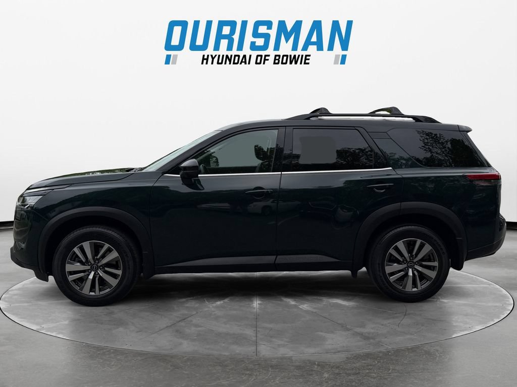 Used 2023 Nissan Pathfinder SL w/ Black Appearance Package AWD/4WD image 3