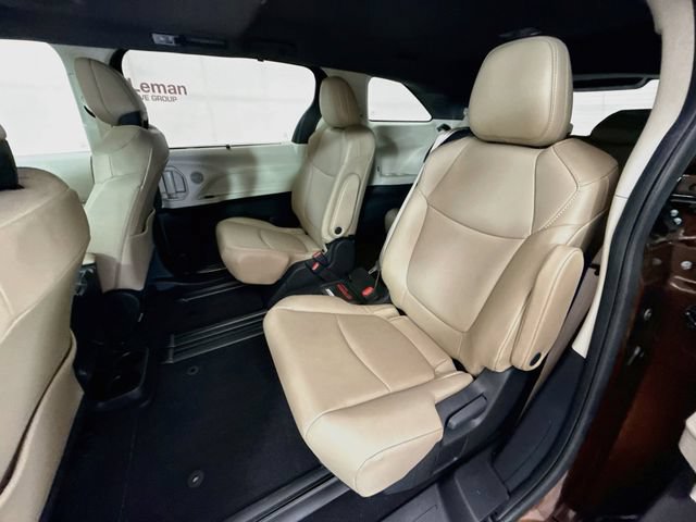 Used 2024 Toyota Sienna XLE w/ XLE Plus Package FWD image 25