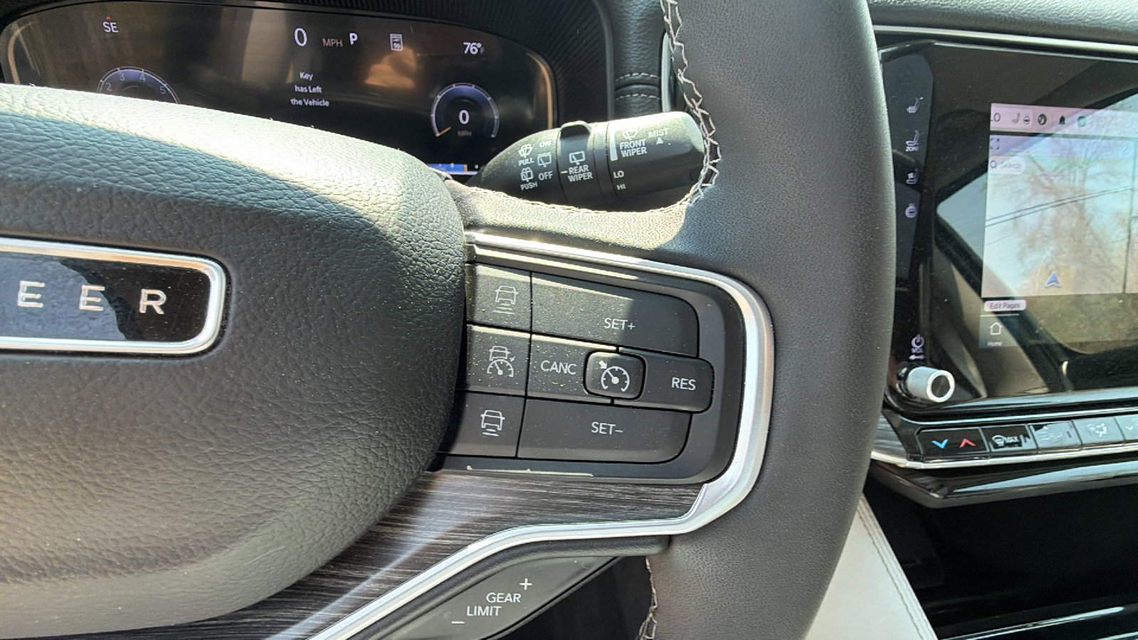 Used 2024 Jeep Wagoneer L Series III w/ Premium Group I image 29