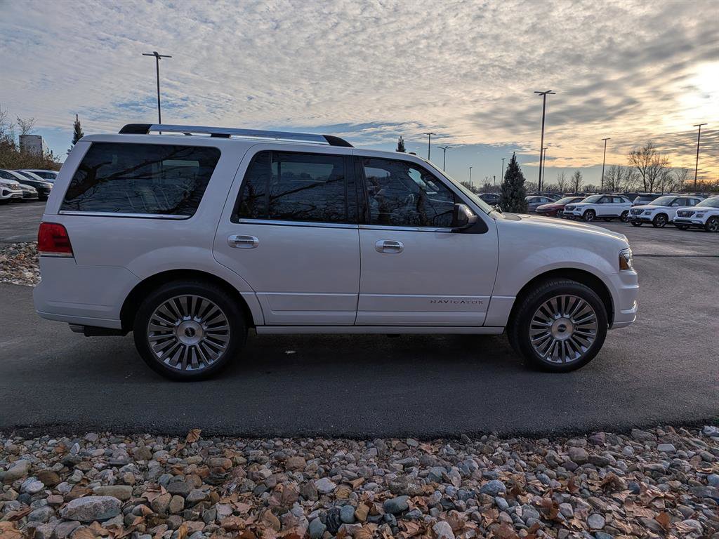 Used 2016 Lincoln Navigator Select image 6