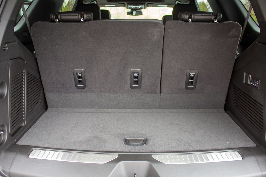 Used 2026 GMC Yukon Denali w/ Sun & Power Step Package AWD/4WD image 23
