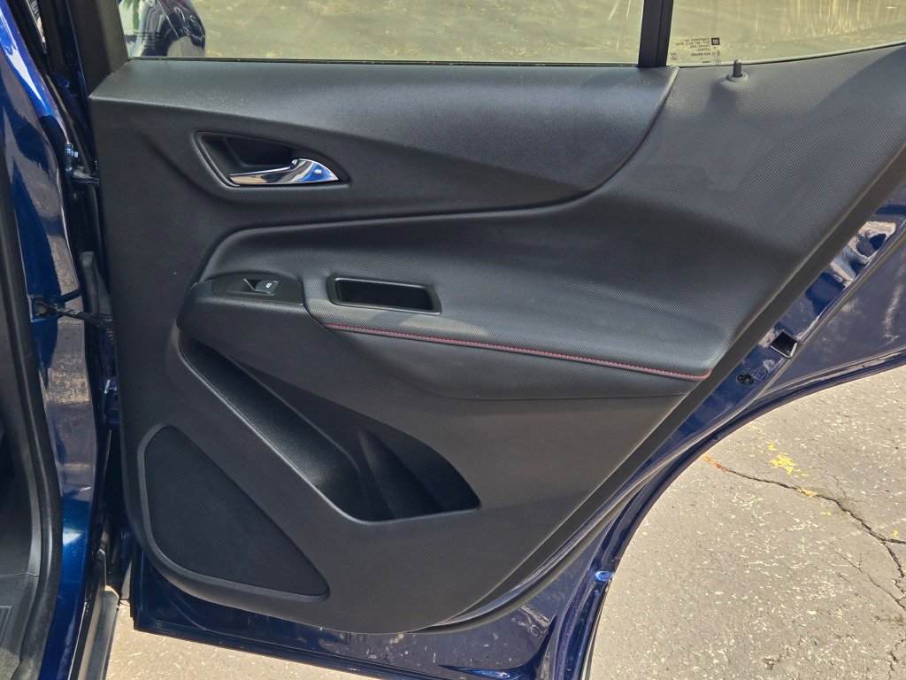 Used 2022 Chevrolet Equinox RS w/ Infotainment Package image 9