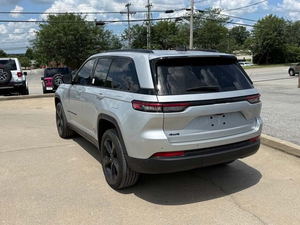 Used 2023 Jeep Grand Cherokee Altitude AWD/4WD image 8