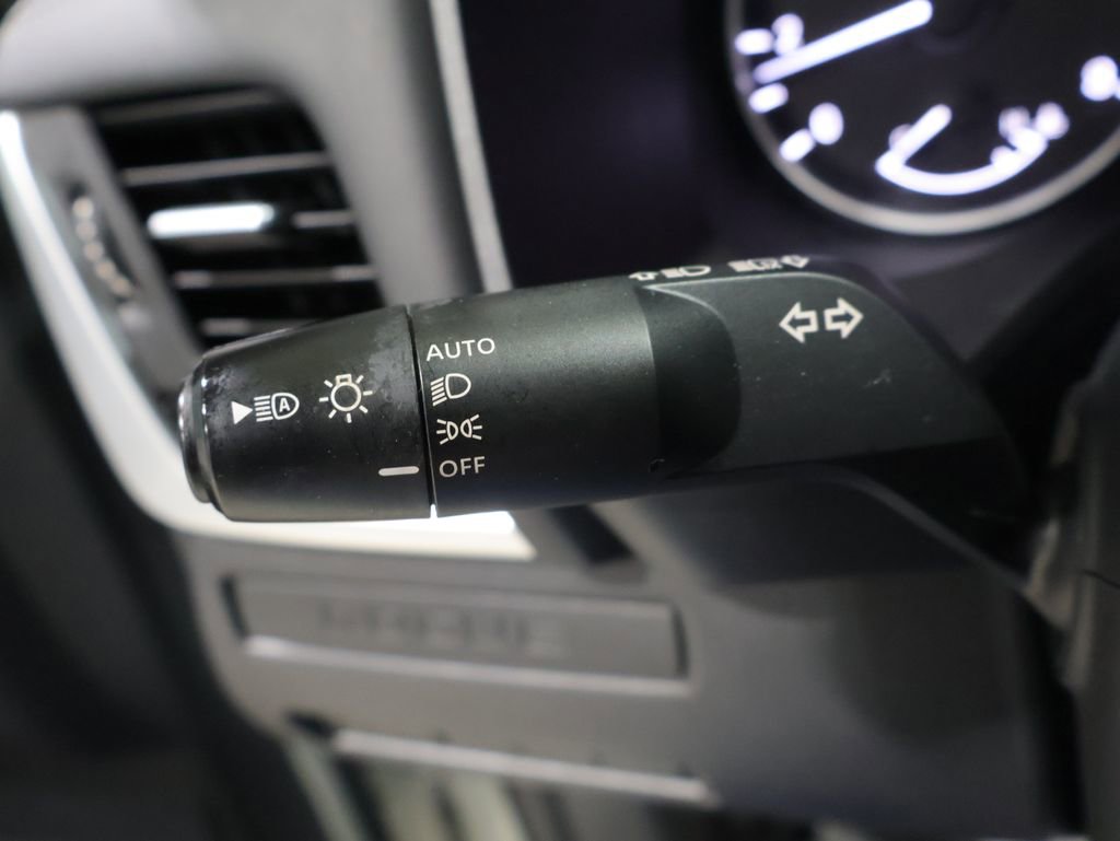 Used 2022 Nissan Rogue S image 36