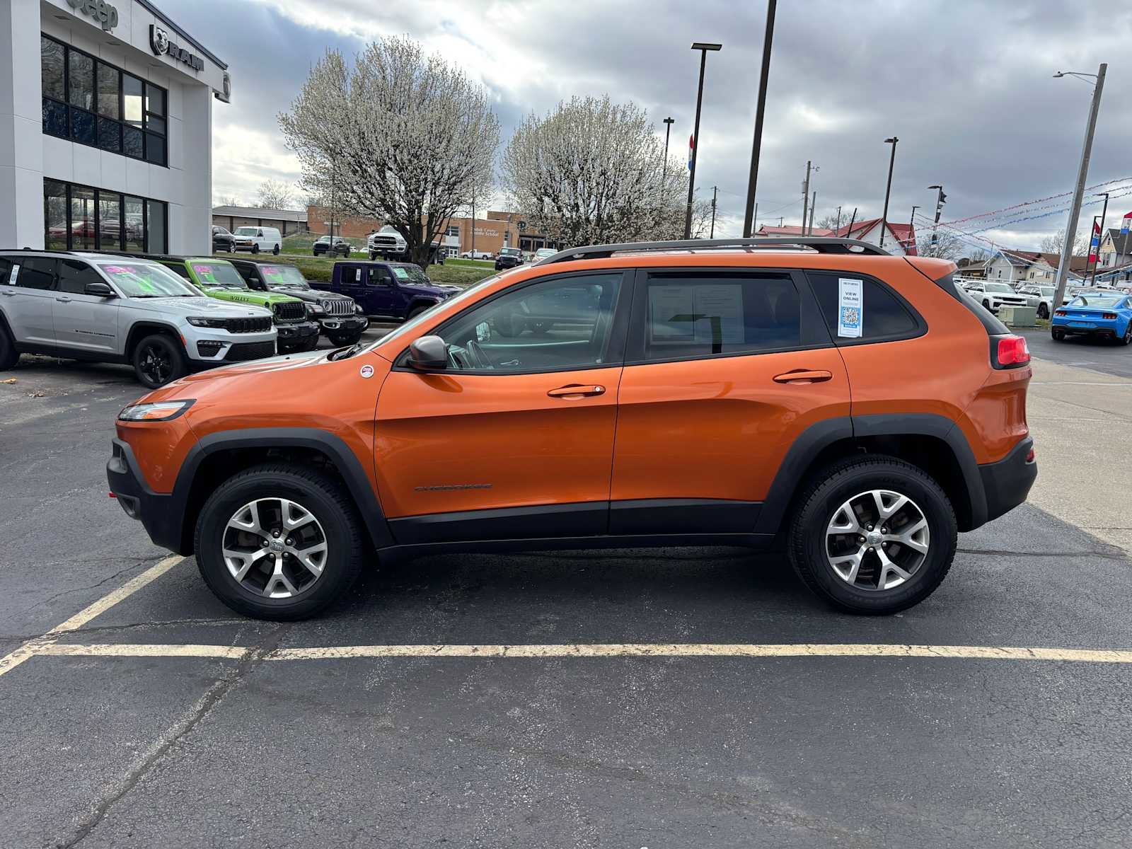 Used 2016 Jeep Cherokee Trailhawk w/ Leather Interior Group AWD/4WD image 1
