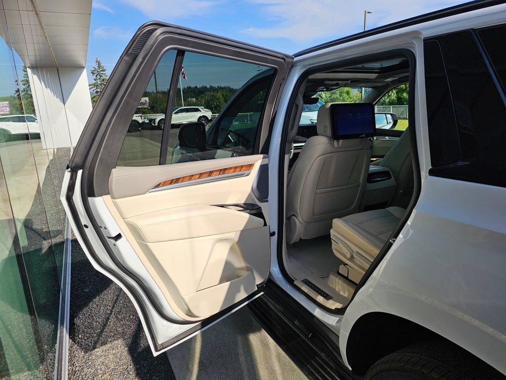 New 2026 Cadillac Escalade Platinum Sport AWD/4WD image 16