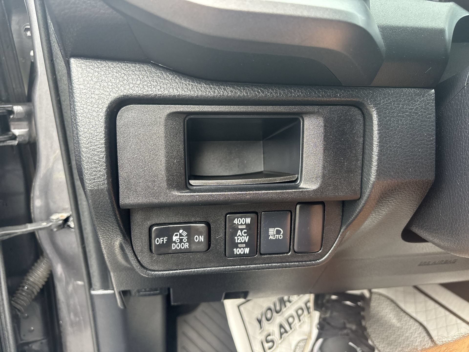 Used 2018 Toyota Tacoma TRD Off-Road AWD/4WD image 18