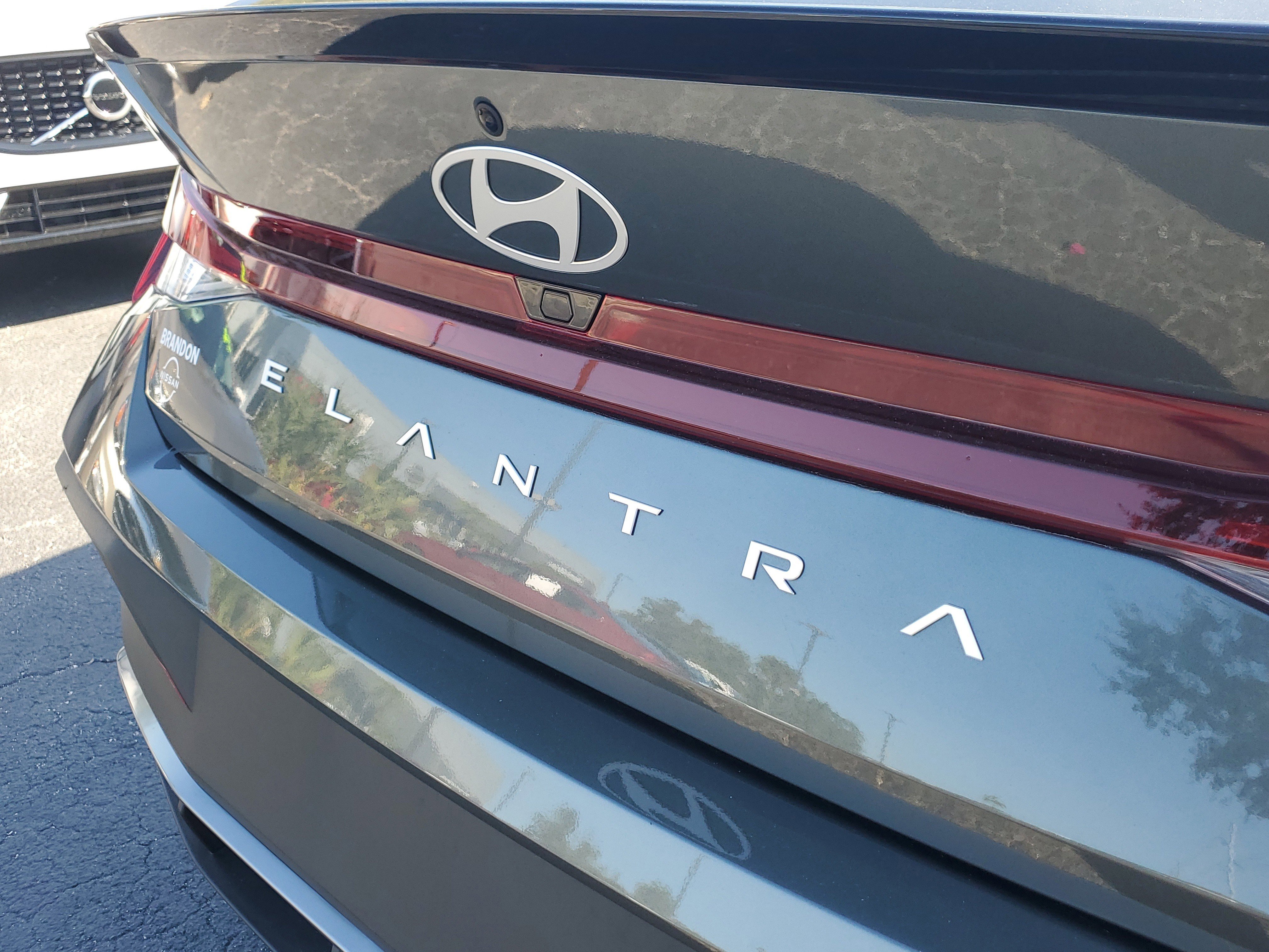 Used 2025 Hyundai Elantra Sport image 8