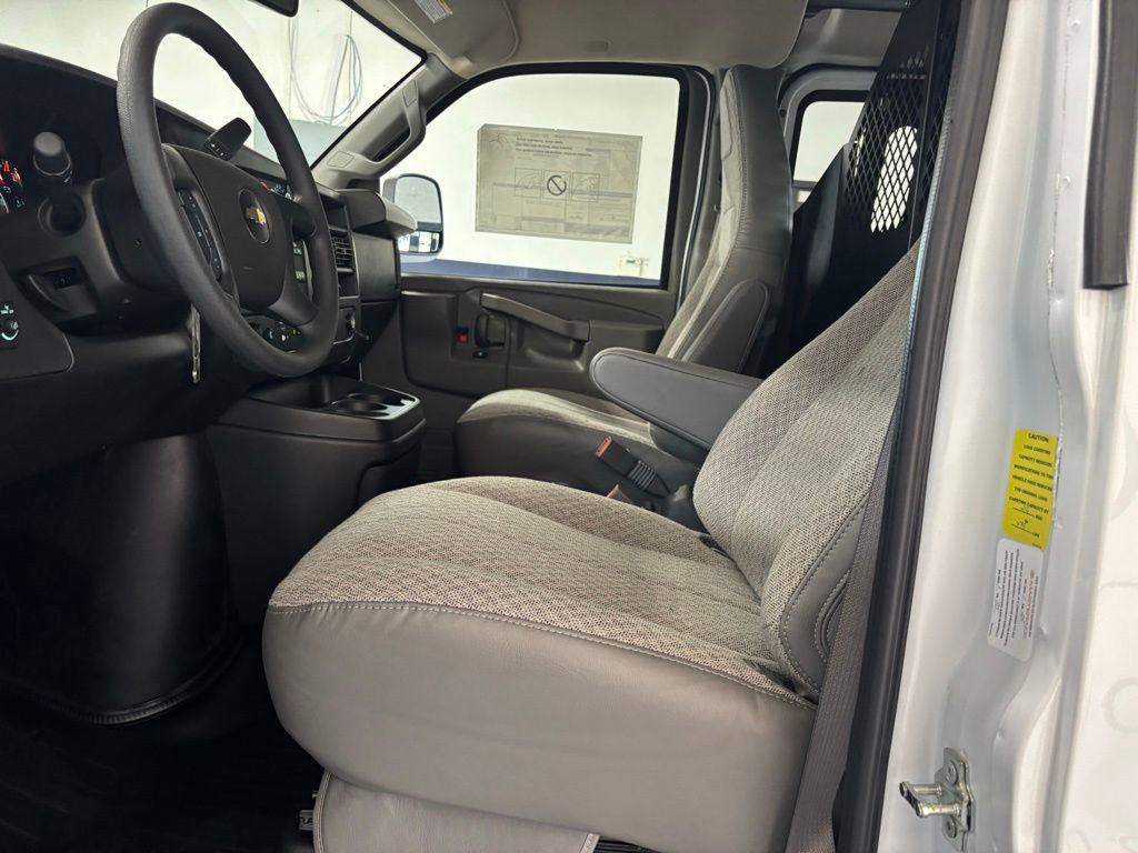 New 2025 Chevrolet Express 2500 Work Van w/ Driver Convenience Package image 27