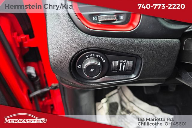 Used 2020 Jeep Renegade Trailhawk w/ Cold Weather Group AWD/4WD image 16