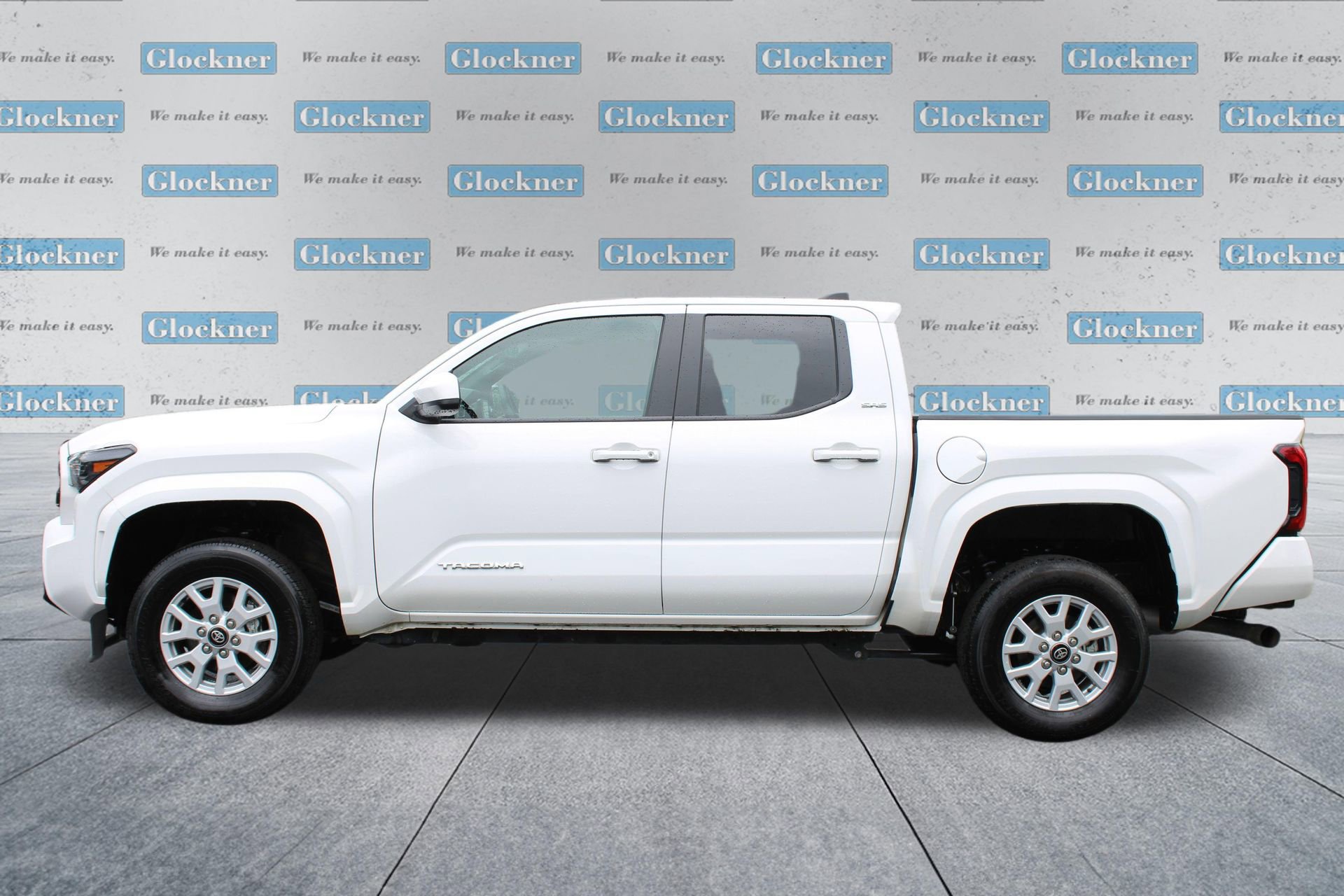 Used 2025 Toyota Tacoma SR5 AWD/4WD image 11