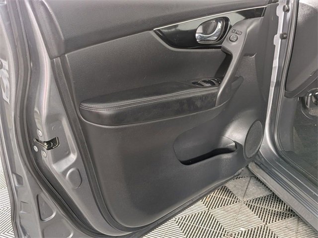 Used 2018 Nissan Rogue Sport SL w/ SL Premium Package image 15