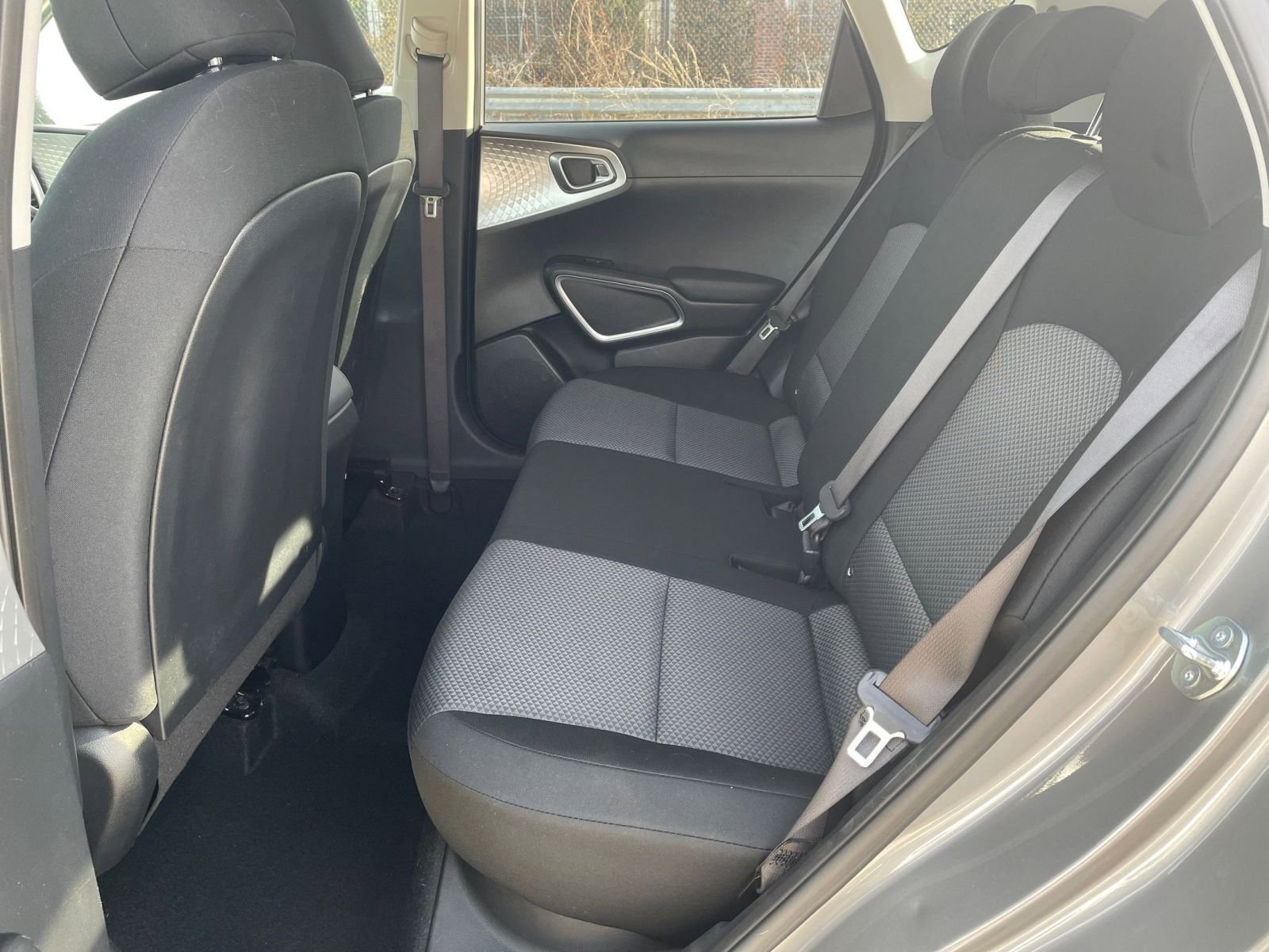 Used 2025 Kia Soul LX w/ LX Technology Package FWD image 23