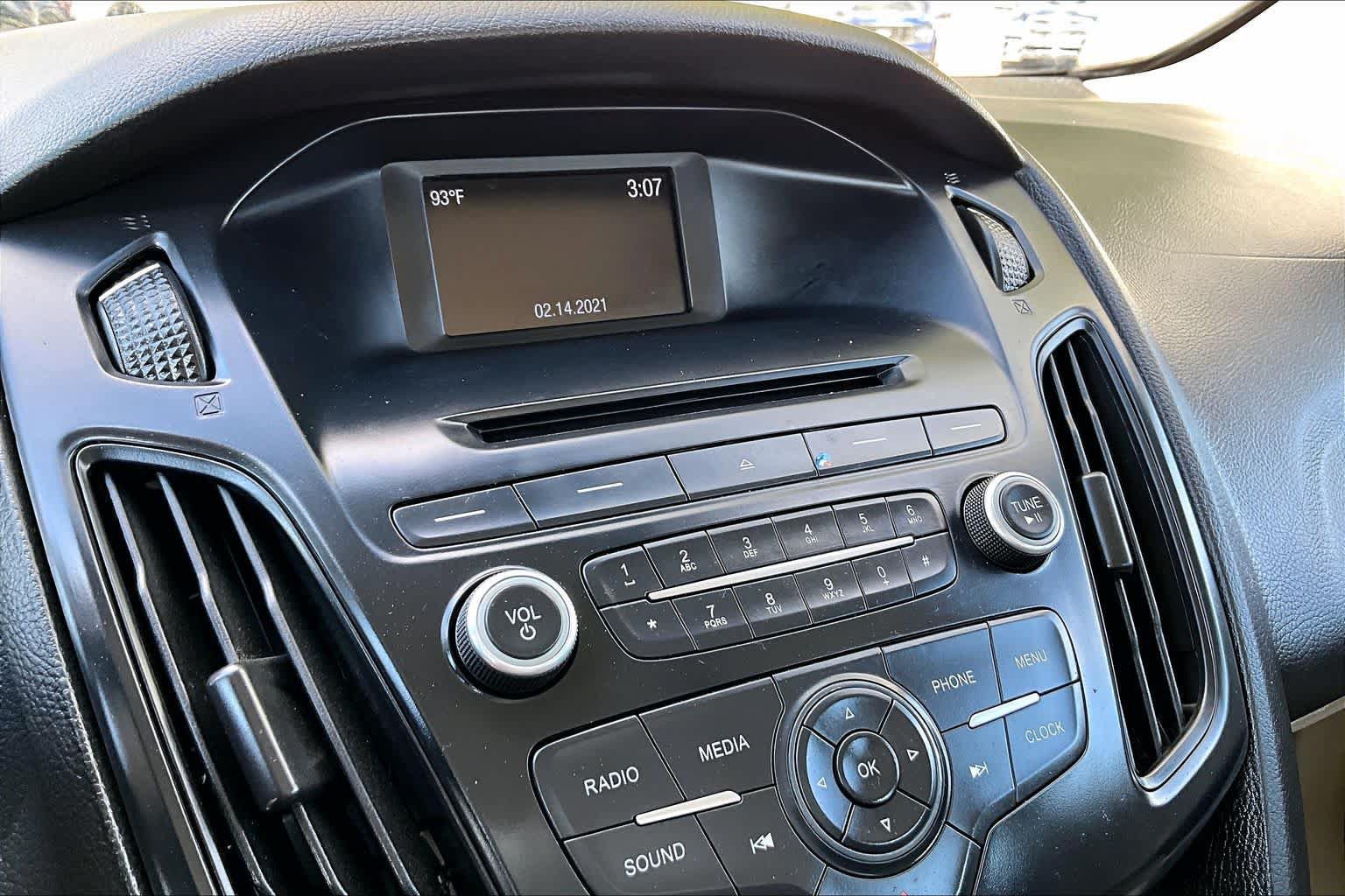 Used 2015 Ford Focus SE FWD image 31