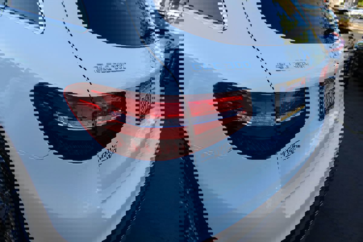 Used 2019 Mercedes-Benz GLC 300 4MATIC image 16