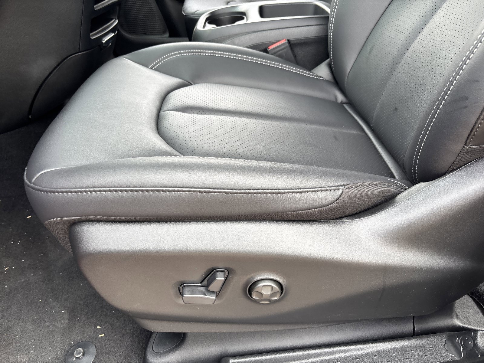New 2026 Chrysler Pacifica Select w/ S Appearance Package FWD image 18