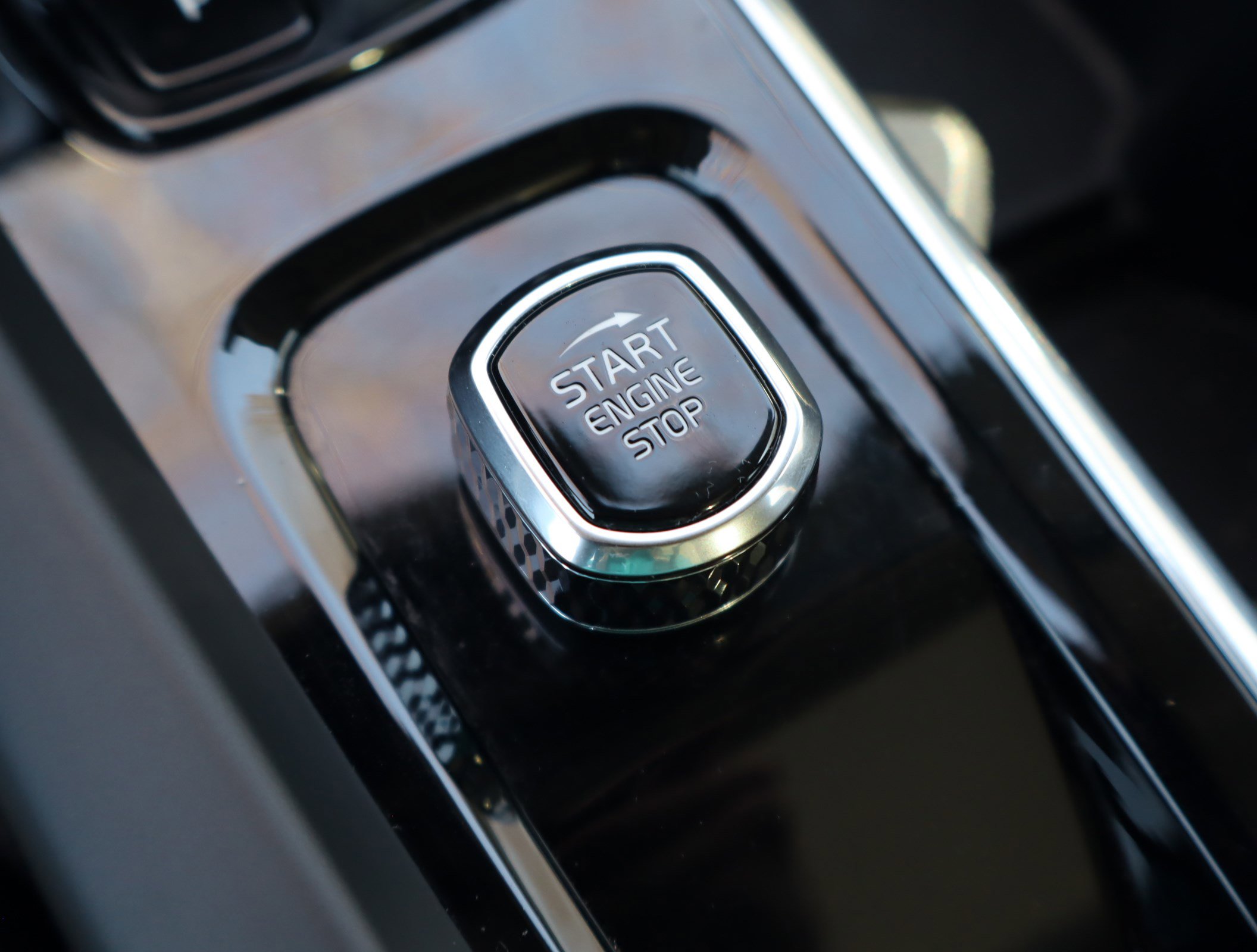 Used 2025 Volvo XC60 B5 Plus image 33