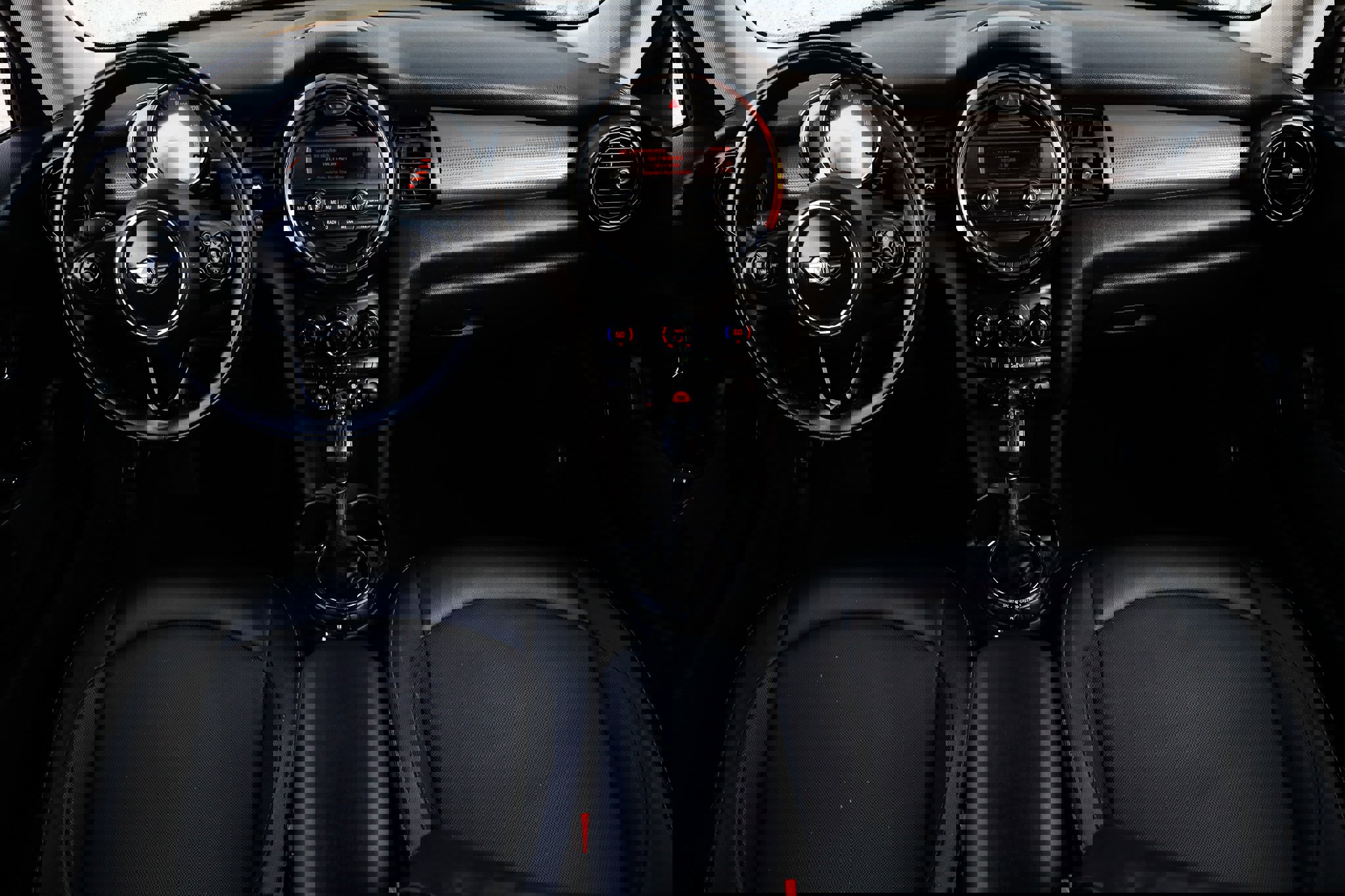 Used 2015 MINI Cooper 2-Door Hardtop image 2