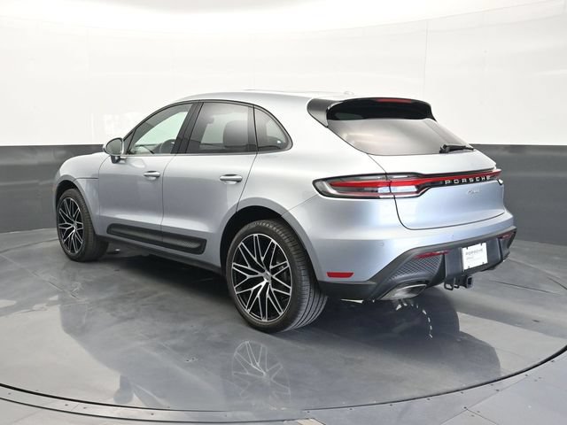 Certified 2025 Porsche Macan AWD/4WD image 3