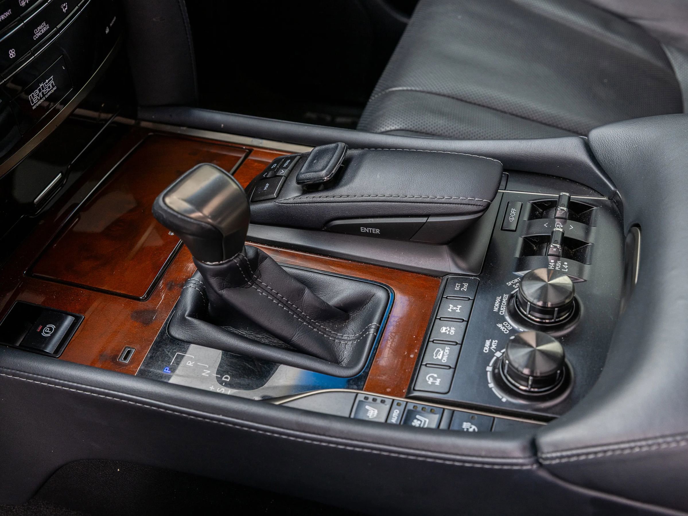 Used 2021 Lexus LX 570 4WD w/ Luxury Package image 26