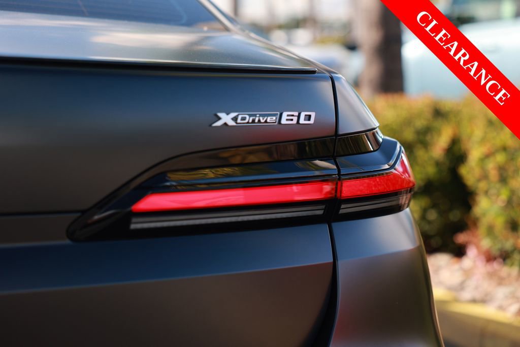Used 2025 BMW i7 xDrive60 w/ Executive Package AWD/4WD image 14