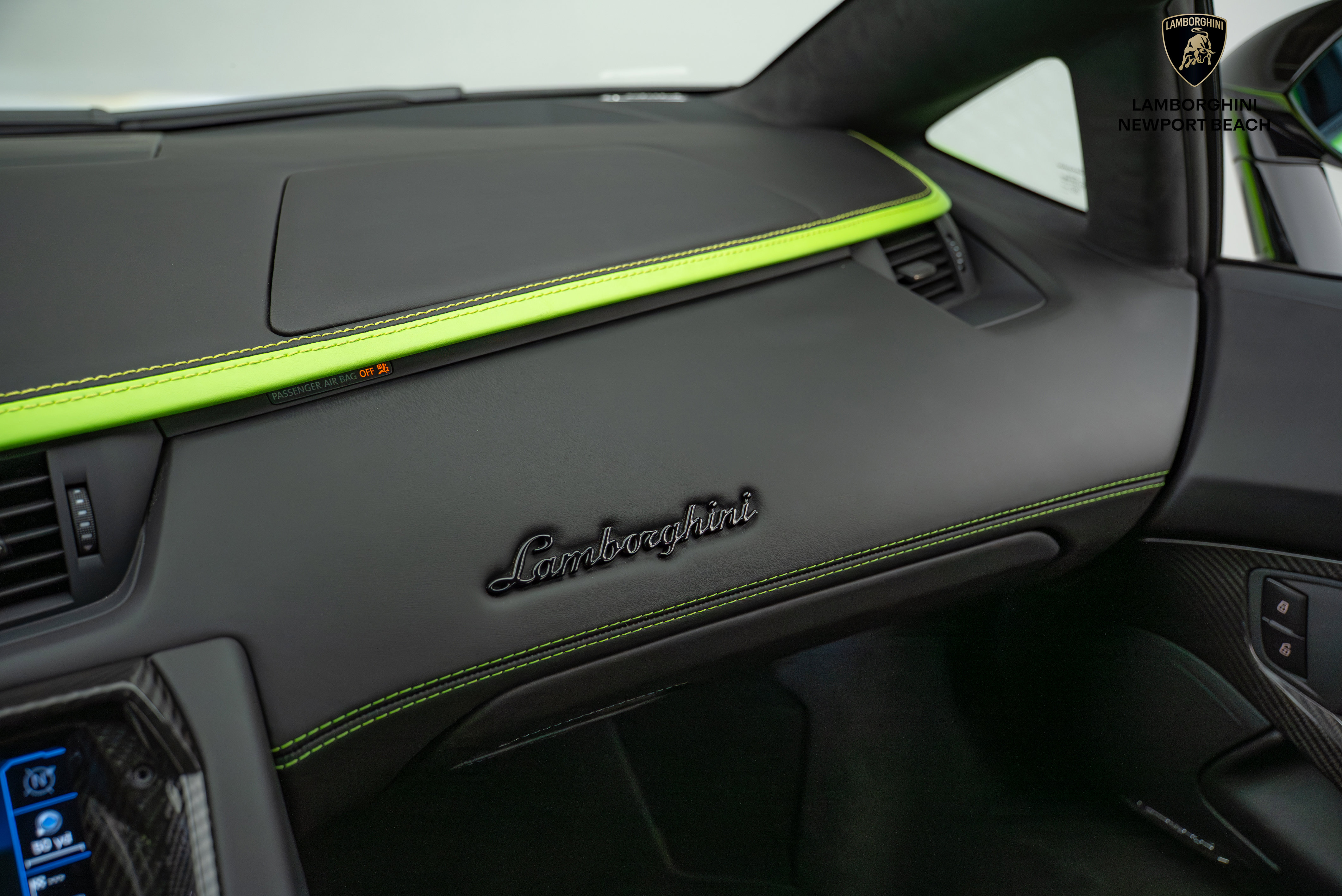 Used 2018 Lamborghini Aventador S image 36