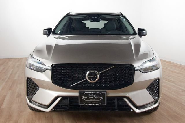 Certified 2025 Volvo XC60 B5 Plus image 2