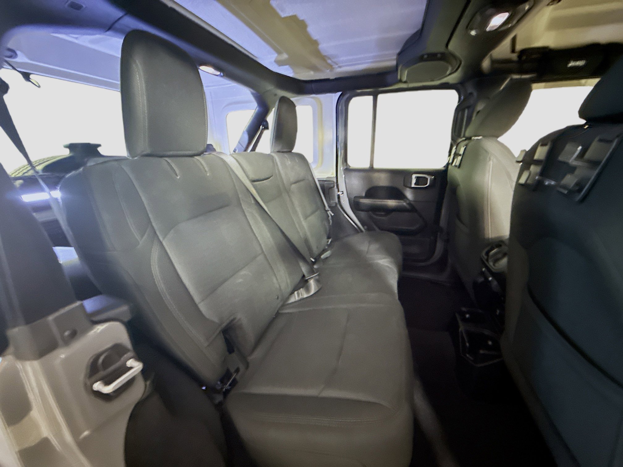 Used 2018 Jeep Wrangler Unlimited Sahara image 27