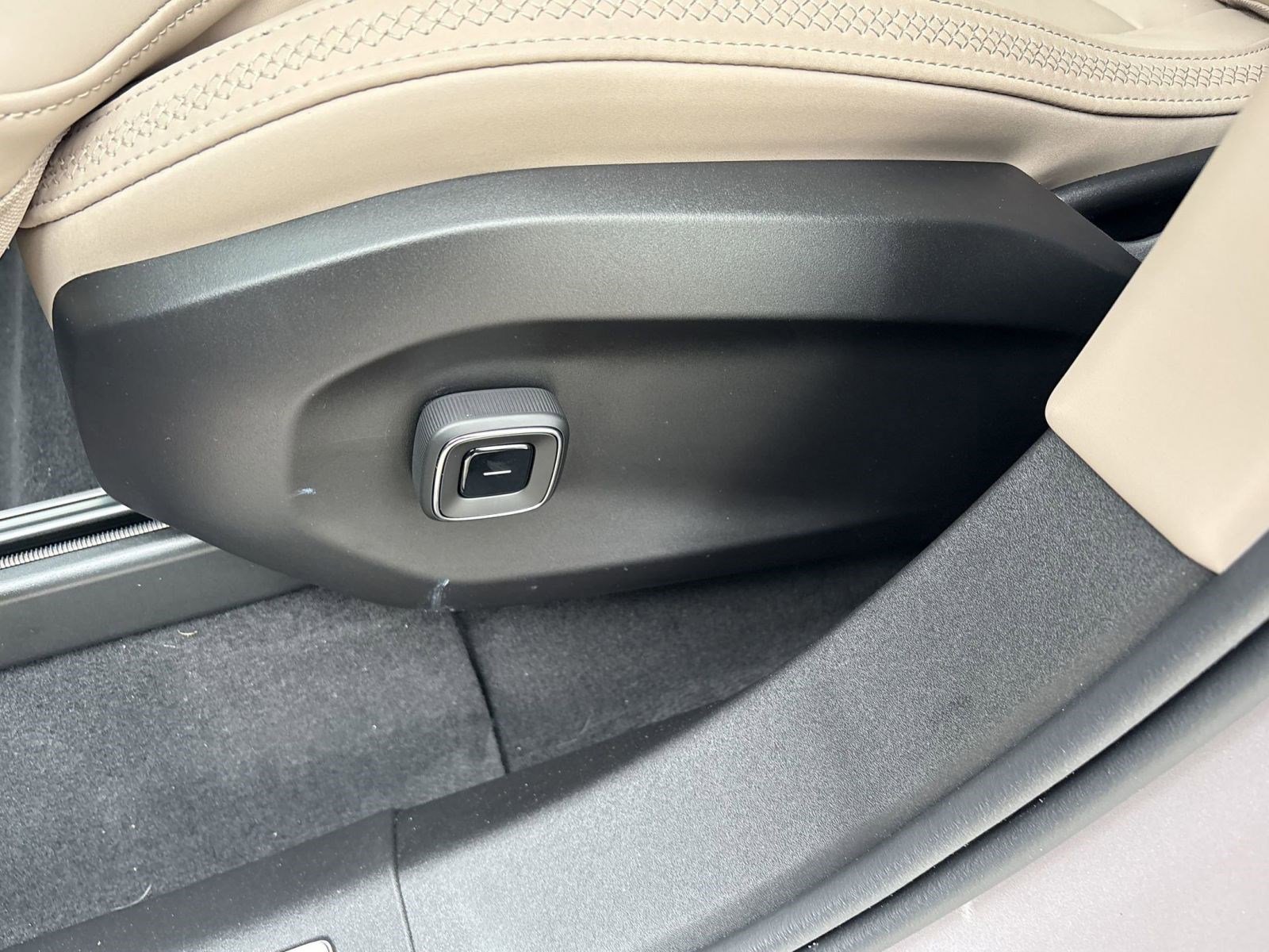 New 2026 Volvo EX90 Plus image 21