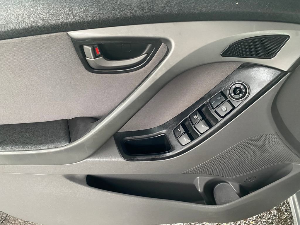 Used 2016 Hyundai Elantra SE w/ Option Group 02 FWD image 31