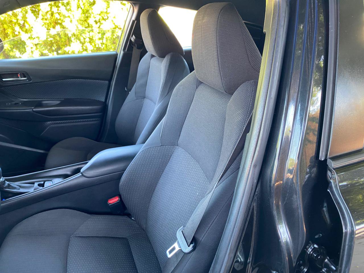 Used 2018 Toyota C-HR XLE FWD image 26