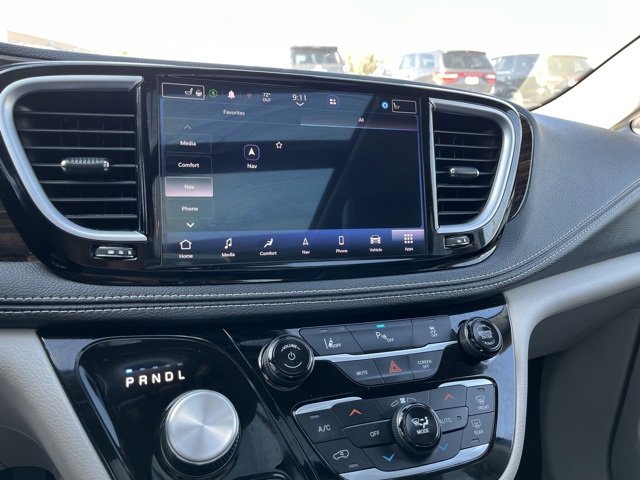 Used 2023 Chrysler Pacifica Limited image 48