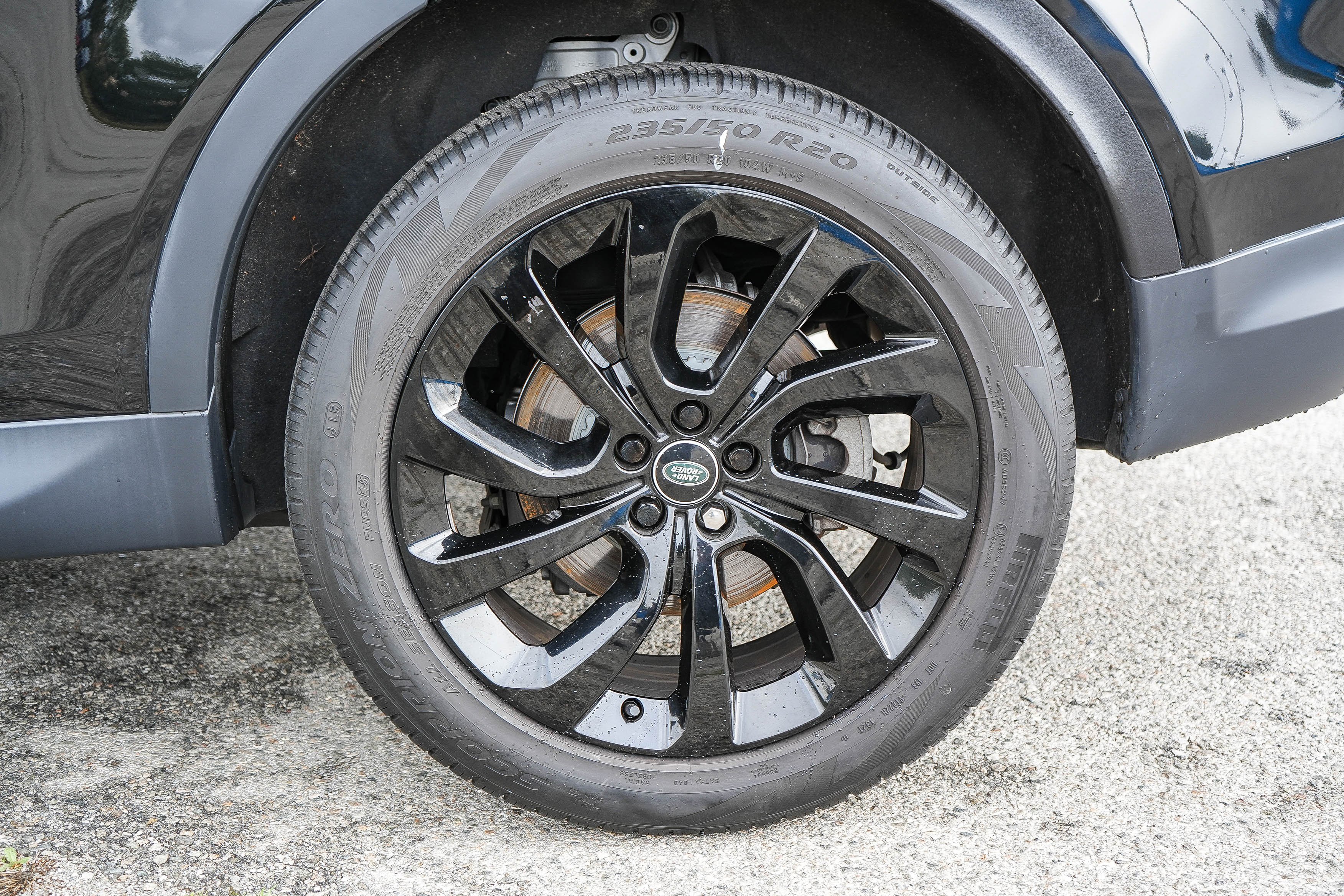 Used 2022 Land Rover Discovery Sport SE image 11