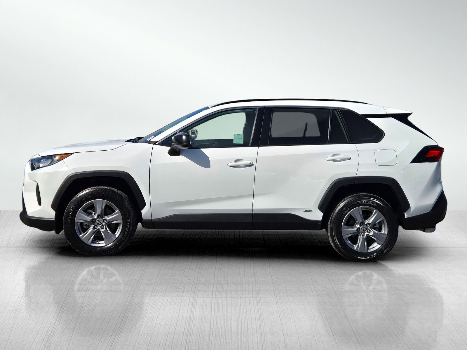 Used 2022 Toyota RAV4 LE AWD/4WD image 7