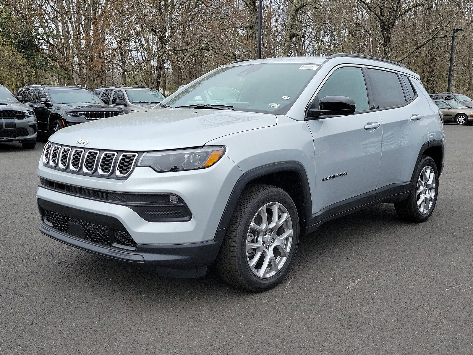 Used 2024 Jeep Compass Latitude w/ Sun and Sound Group image 2