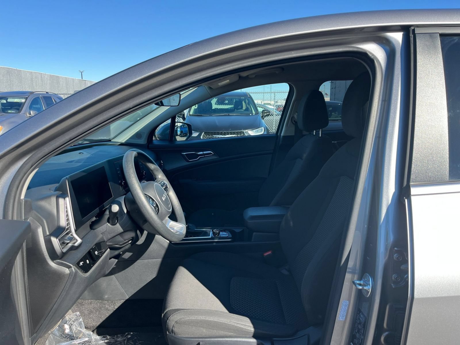 Used 2025 Kia Sportage LX AWD/4WD image 25