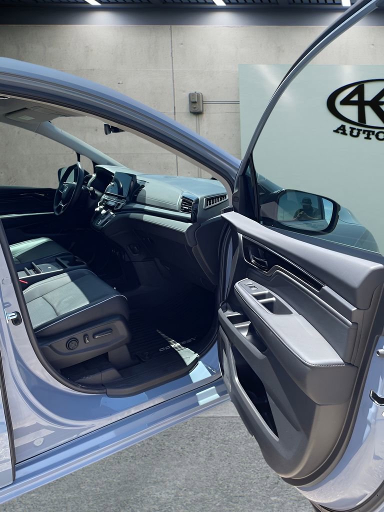 Used 2025 Honda Odyssey Elite image 14