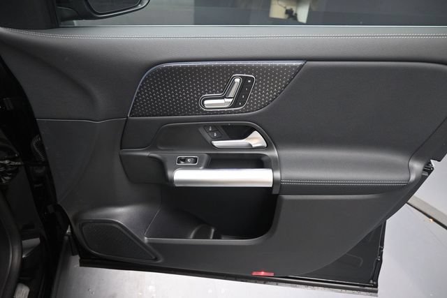 Certified 2025 Mercedes-Benz GLA 250 image 31