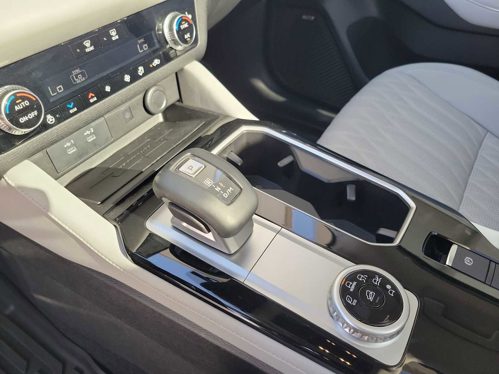 Used 2025 Mitsubishi Outlander SEL image 17