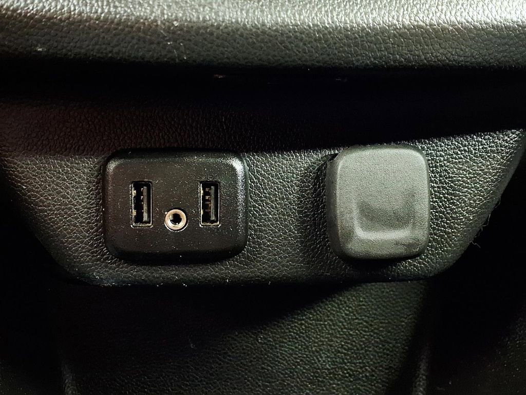 Used 2018 Chevrolet Traverse LT FWD image 24