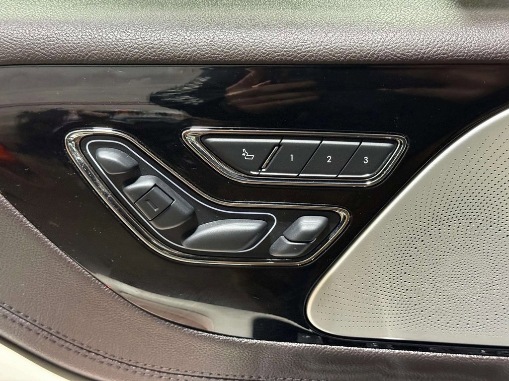 Used 2022 Lincoln Aviator Black Label w/ Class IV Trailer Tow Package image 10