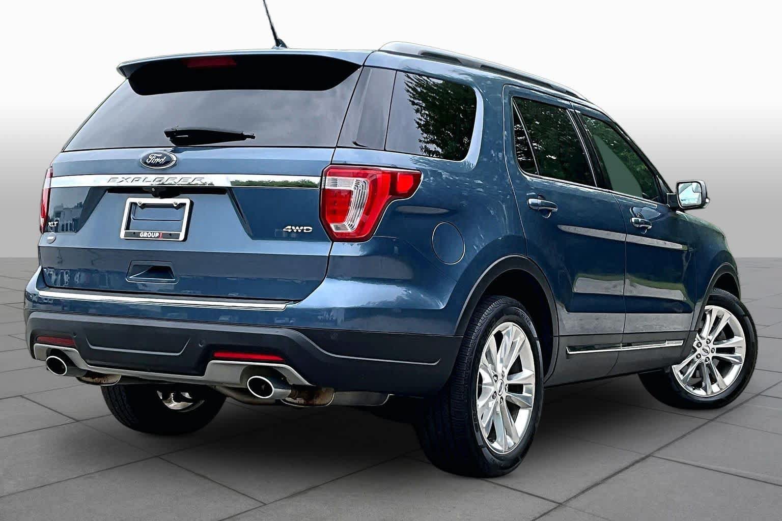 Used 2018 Ford Explorer XLT w/ Equipment Group 202A AWD/4WD image 13