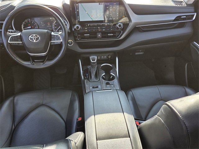 Used 2022 Toyota Highlander Limited image 16