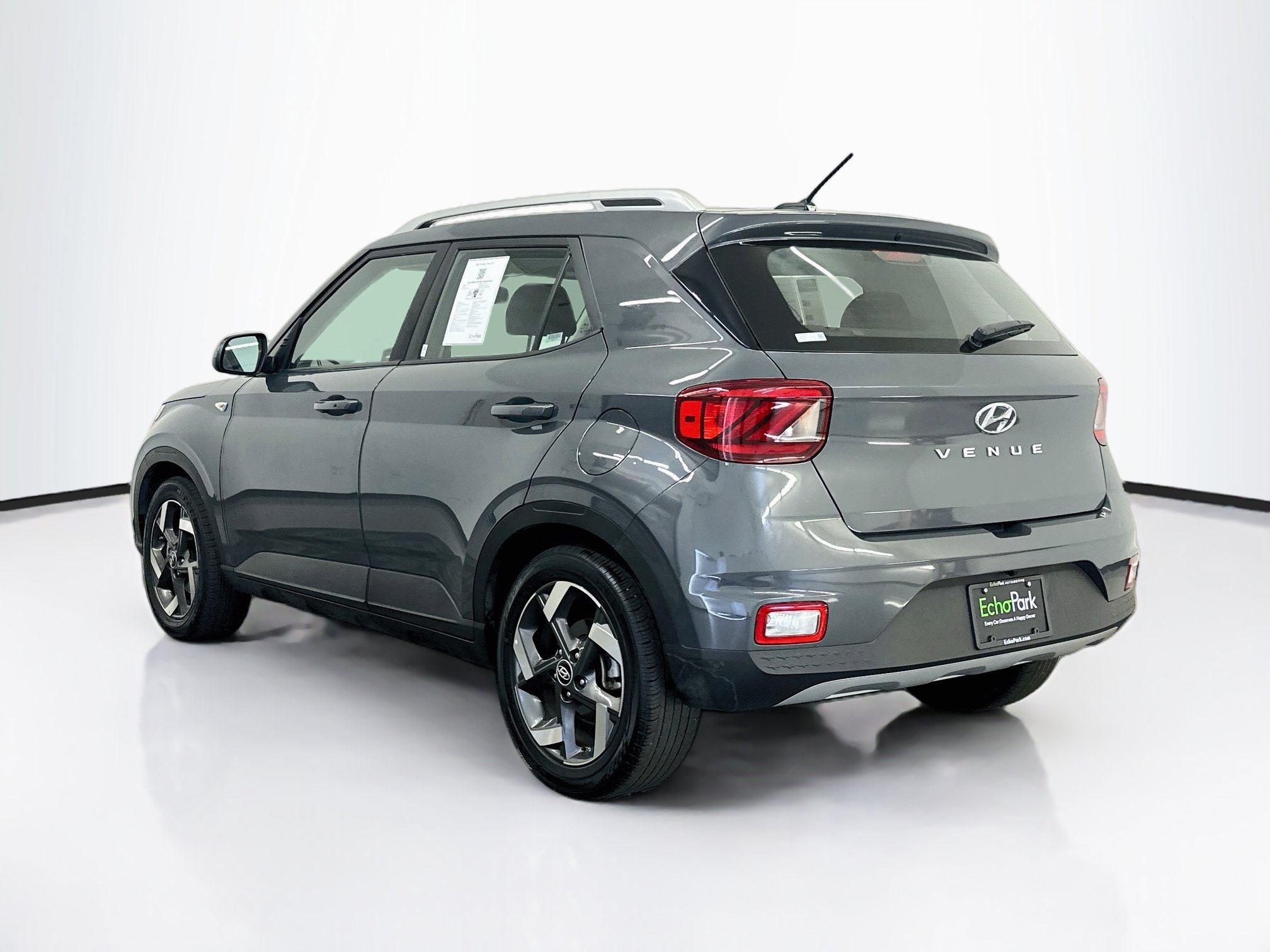 Used 2025 Hyundai Venue SEL FWD image 5