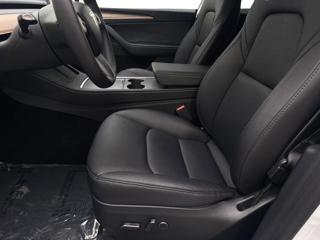 Used 2024 Tesla Model Y Long Range image 26