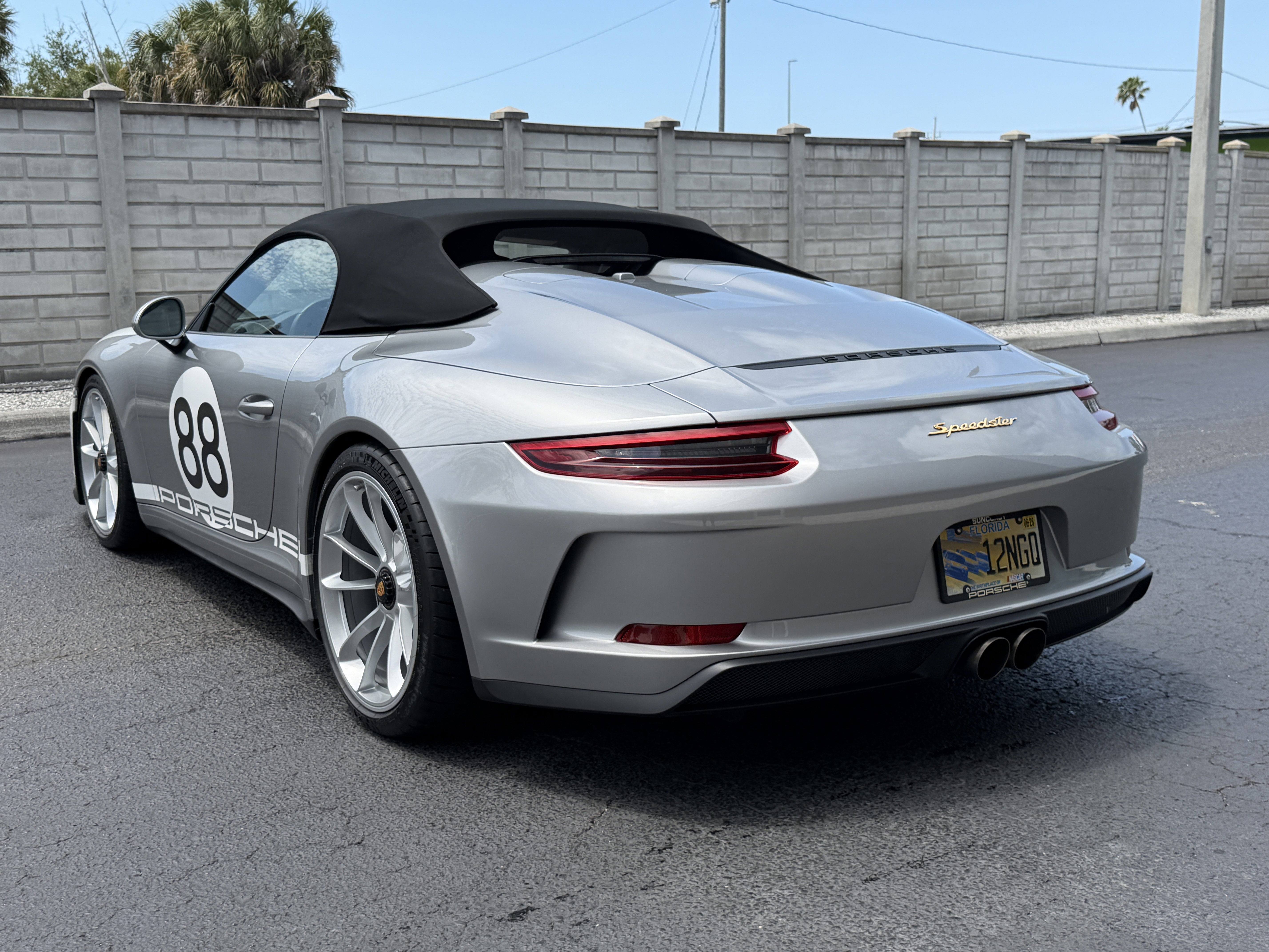 Certified 2019 Porsche 911 Speedster RWD image 3