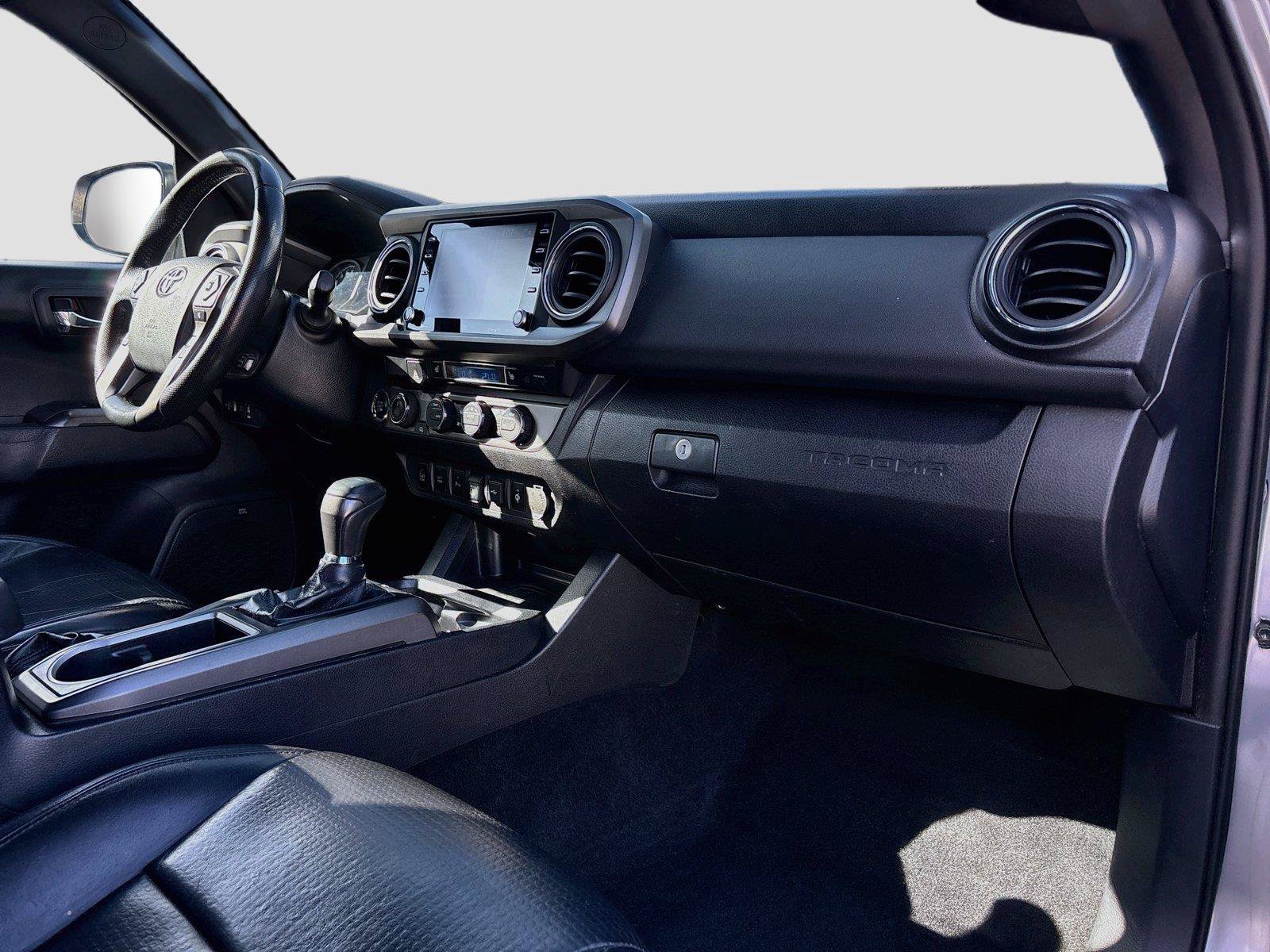 Used 2020 Toyota Tacoma TRD Sport w/ TRD Premium Sport Package AWD/4WD image 34
