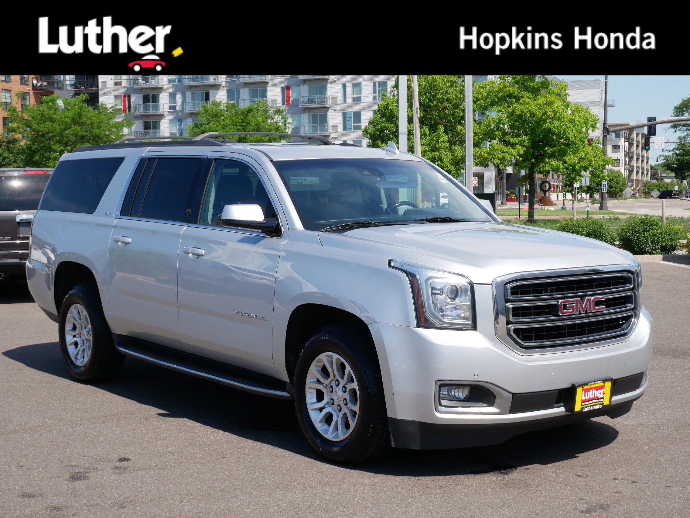 Used 2018 GMC Yukon XL SLT w/ Open Road Package AWD/4WD image 1
