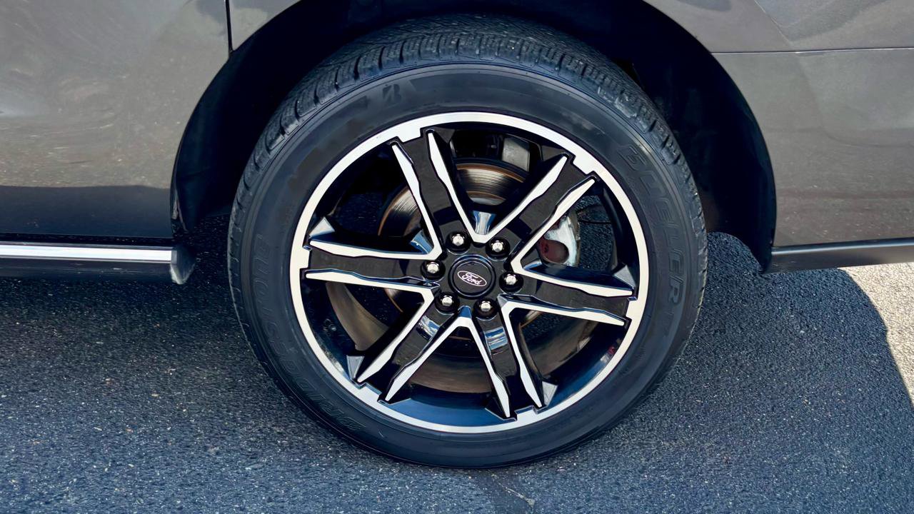 Used 2019 Ford Expedition Max Limited w/ Texas Edition Package RWD image 9