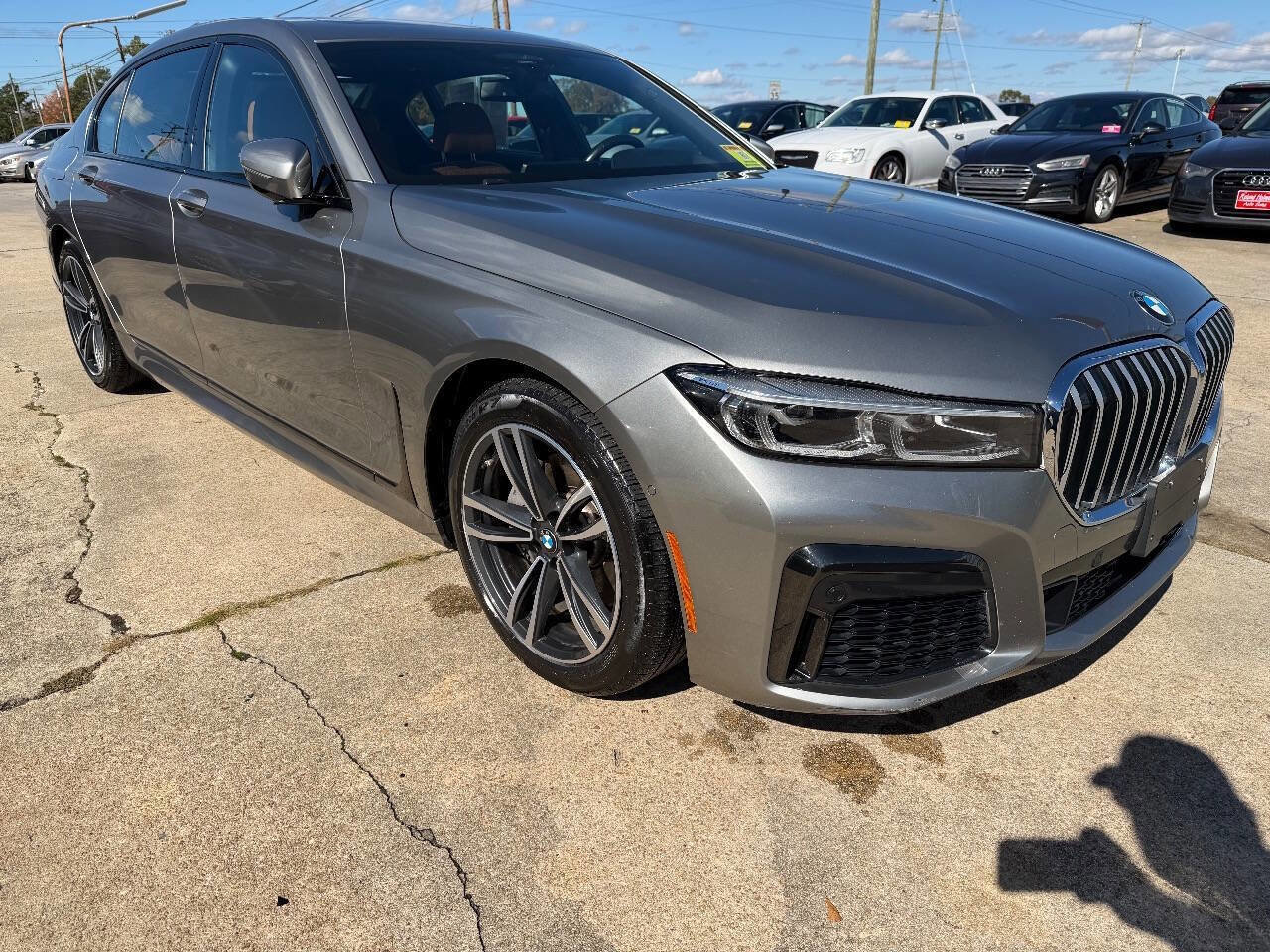 Used 2020 BMW 740i w/ M Sport Package image 4